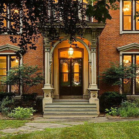 Rosemont Inn Utica Bagian luar foto