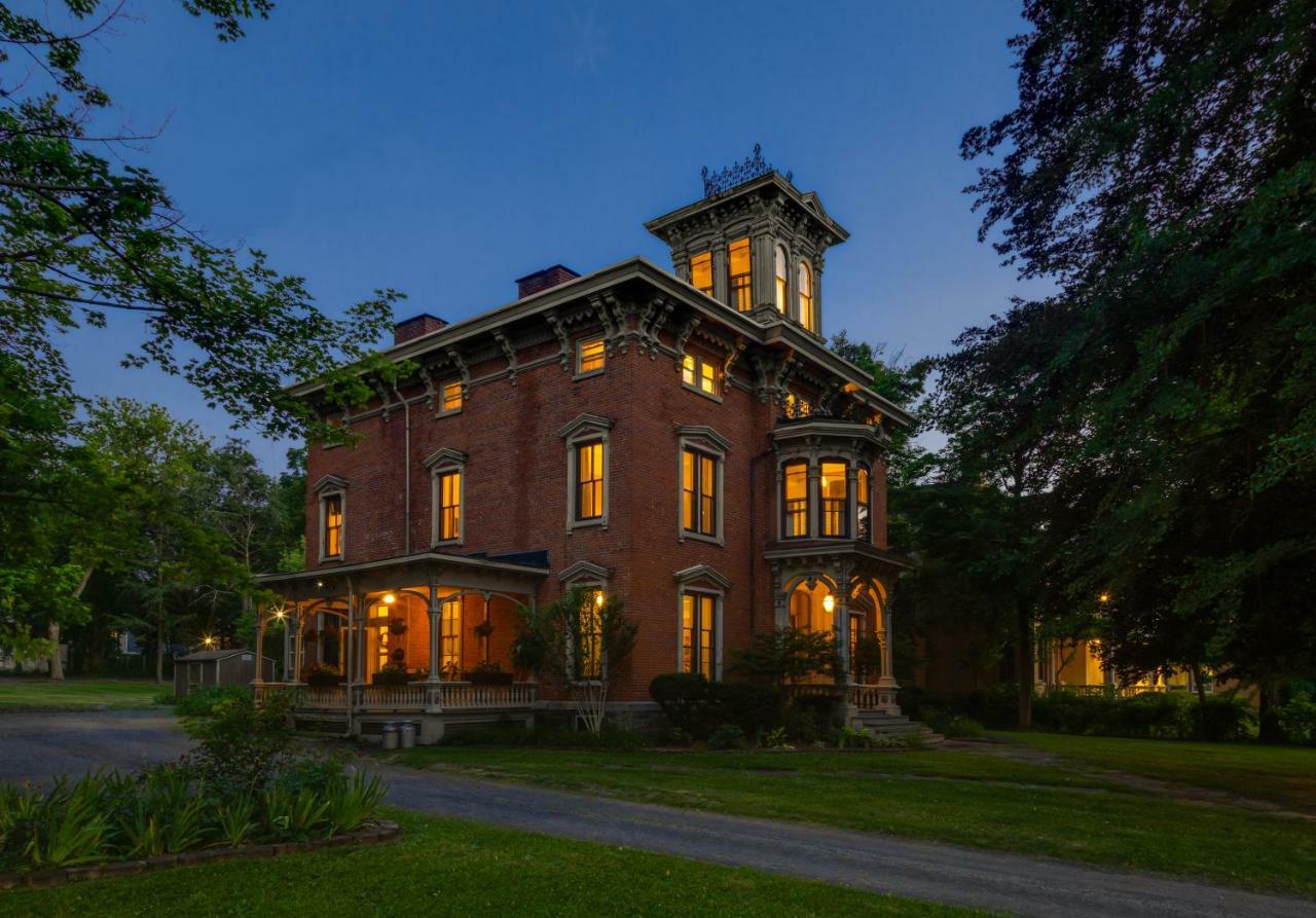 Rosemont Inn Utica Bagian luar foto