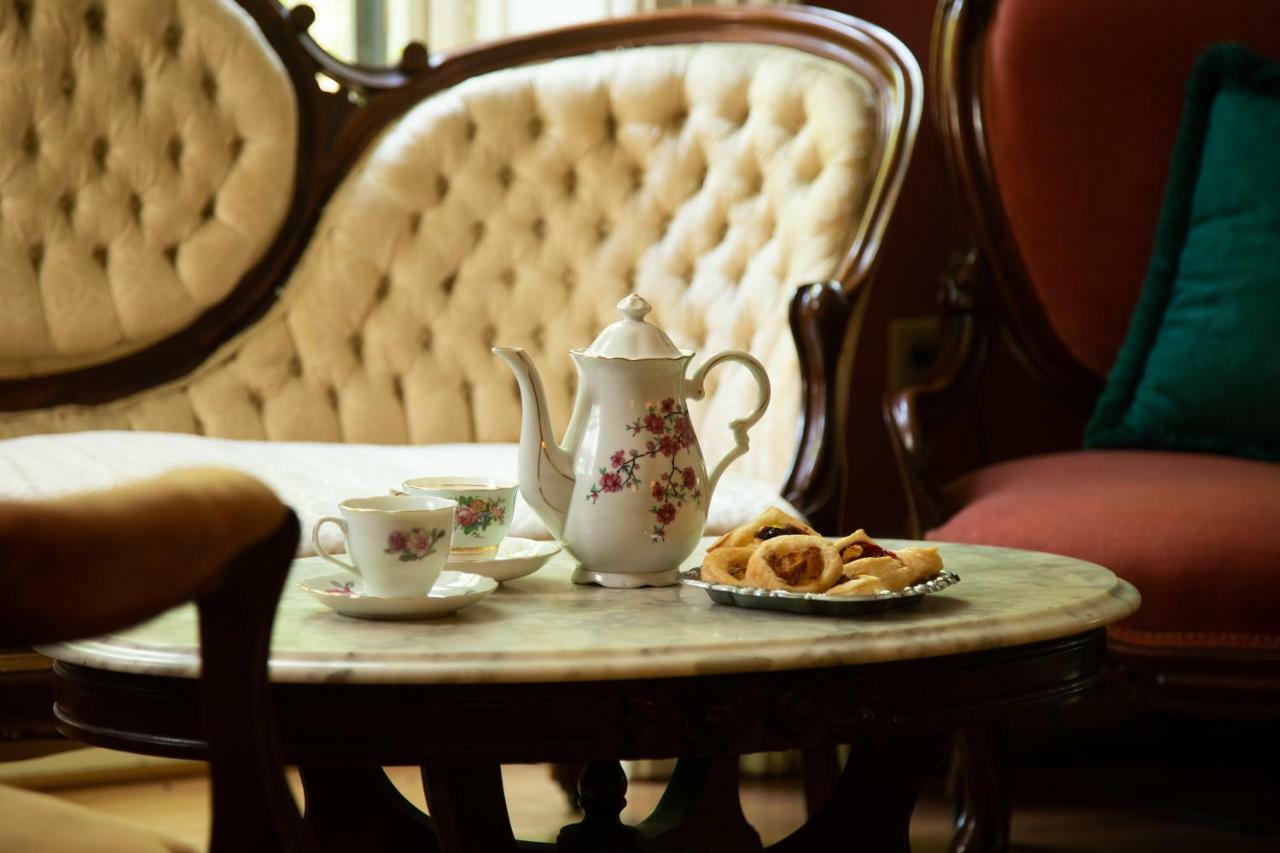Rosemont Inn Utica Bagian luar foto